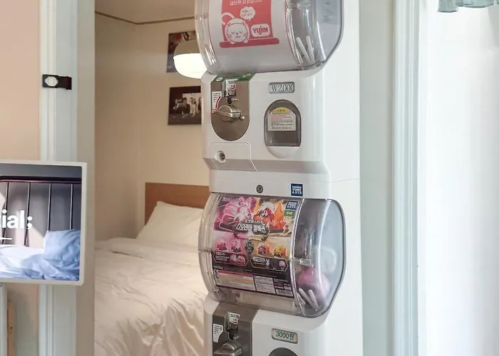 Sans Stay, Free Wine, Projector, 3min Station * Seoel