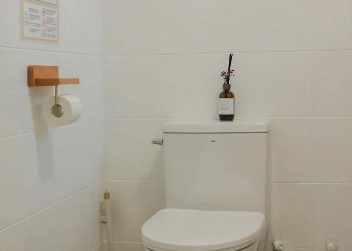 Sans Stay, Free Wine, Projector, 3min Station Seoel