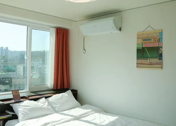 Sans Stay, Free Wine, Projector, 3min Station Seoel