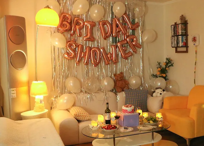Sans Stay, Free Wine, Projector, 3min Station