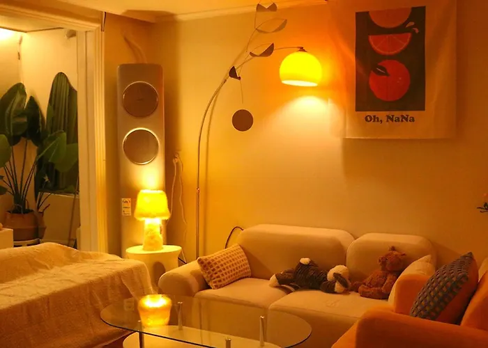 Sans Stay, Free Wine, Projector, 3min Station Seoel