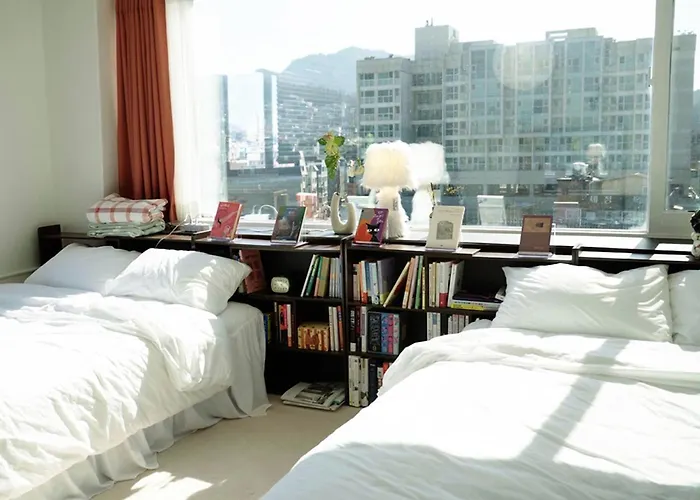 Sans Stay, Free Wine, Projector, 3min Station * Seoel