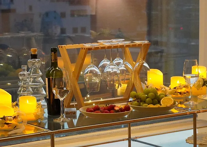 Sans Stay, Free Wine, Projector, 3min Station *