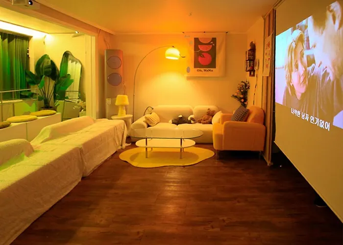 Sans Stay, Free Wine, Projector, 3min Station * Seoel