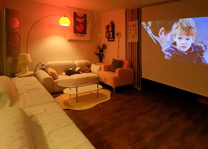 Sans Stay, Free Wine, Projector, 3min Station