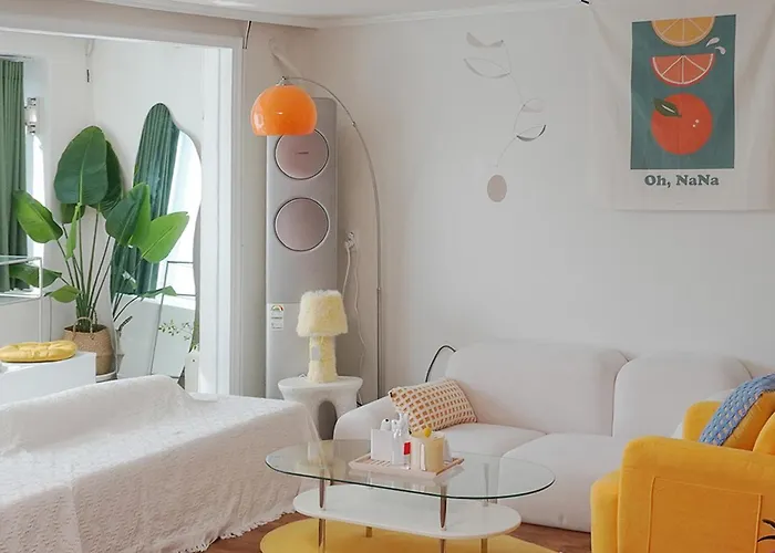 Sans Stay, Free Wine, Projector, 3min Station * Seoel
